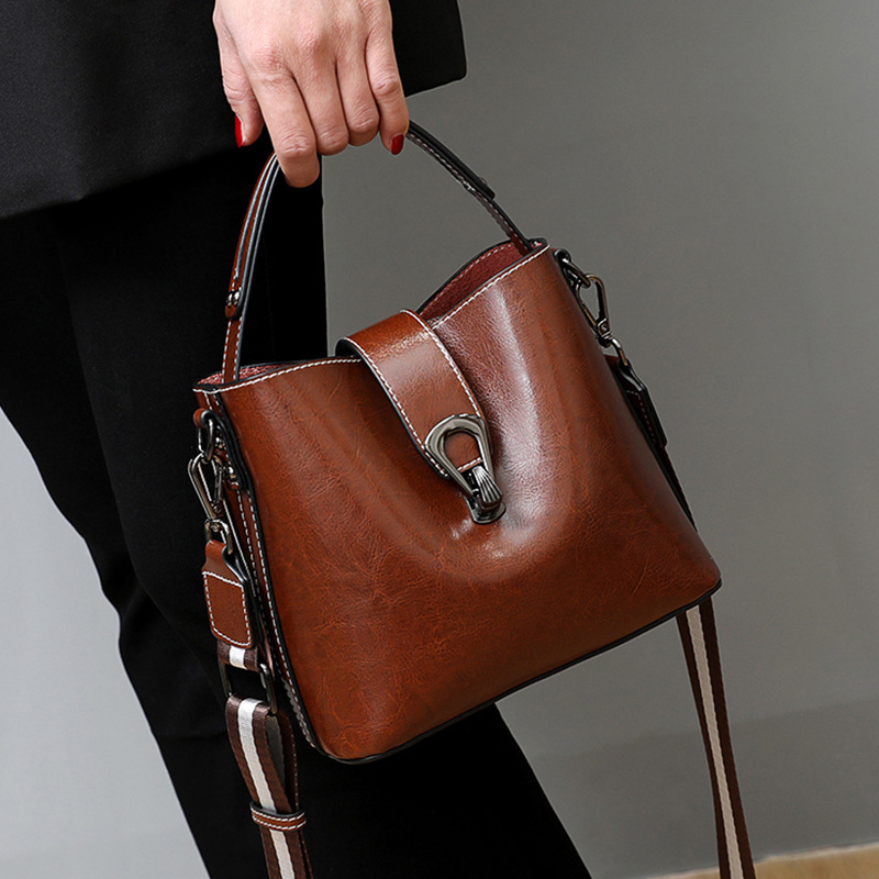 Doctor Bag Leather - Sac seau en cuir véritable ciré