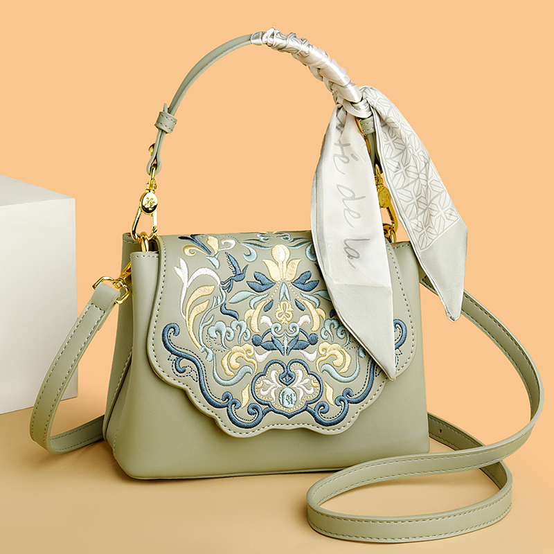 Sac à main en cuir brodé pour  - Women Bags Collection avis et prix